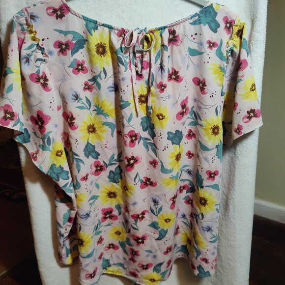 Lauren  Conrad Pink Floral Top with Ruffels - Picture 3 of 4